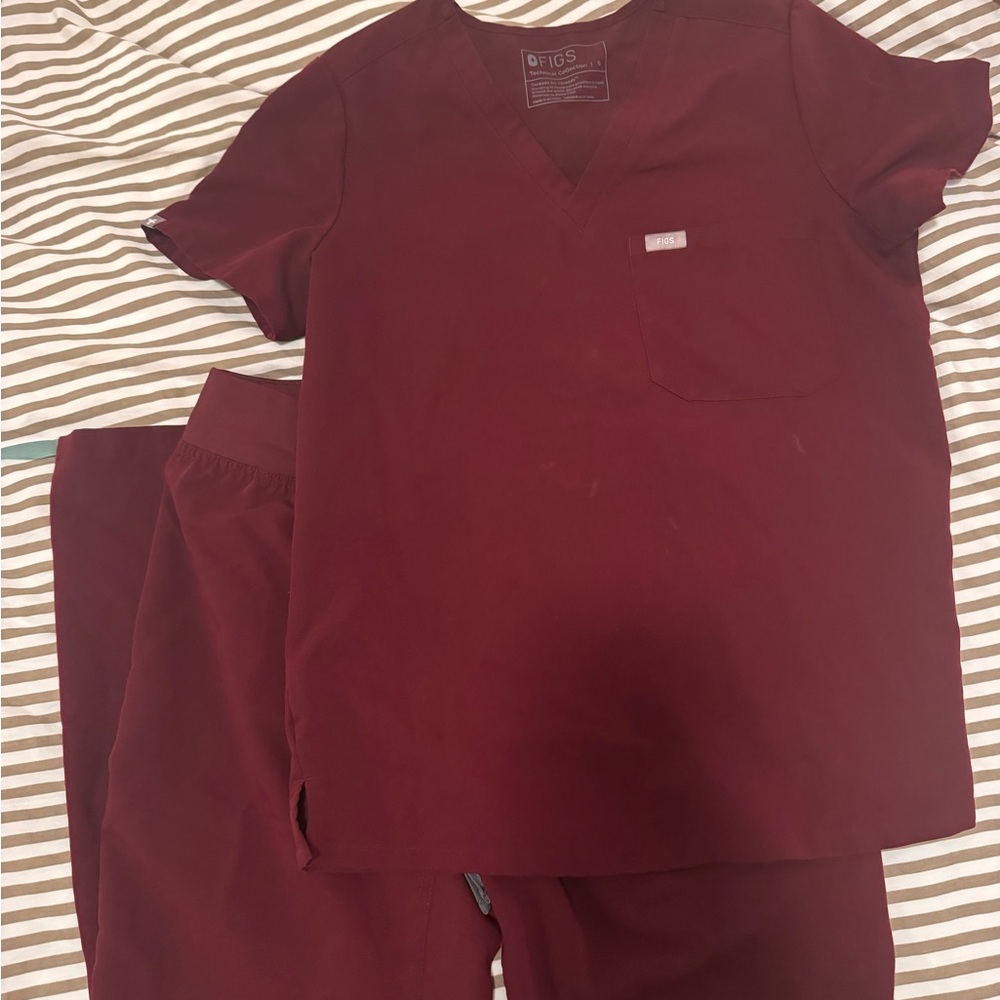 Figs burgundy Scrub Set